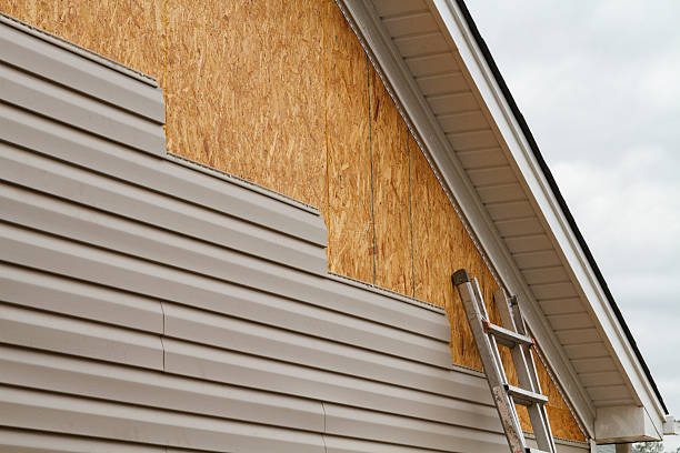Professional Siding Contractor technician working in Carrollton, IL